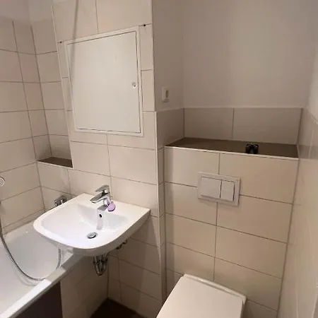 Angebot - Modern & Gemuetlich Mit Parkplatz, Balkon, Wifi, Waschmaschine - 5min Zum Schloss Neukirchen (Erzgebirgskreis)