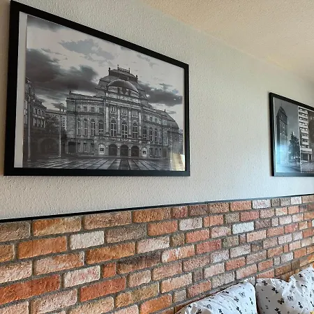 Angebot - Modern & Gemuetlich Mit Parkplatz, Balkon, Wifi, Waschmaschine - 5min Zum Schloss Neukirchen (Erzgebirgskreis)