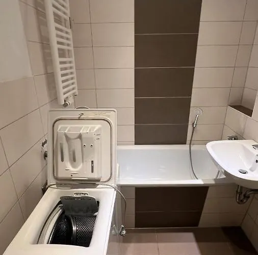 Apartament Angebot - Modern & Gemuetlich Mit Parkplatz, Balkon, Wifi, Waschmaschine - 5min Zum Schloss *