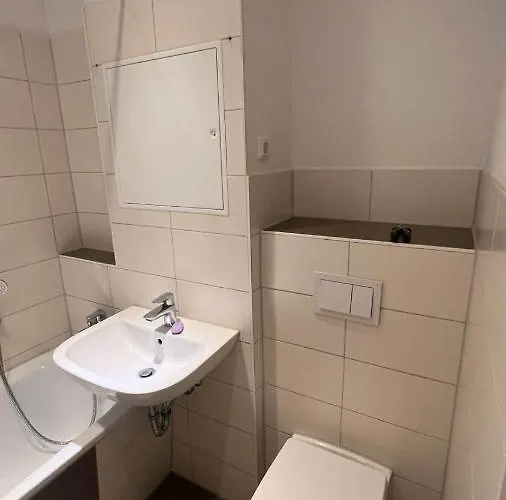 Angebot - Modern & Gemuetlich Mit Parkplatz, Balkon, Wifi, Waschmaschine - 5min Zum Schloss Neukirchen (Erzgebirgskreis)