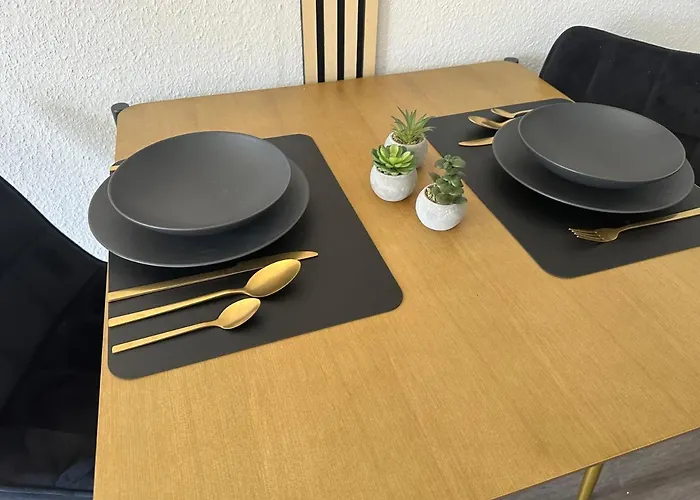 Angebot - Modern & Gemuetlich Mit Parkplatz, Balkon, Wifi, Waschmaschine - 5min Zum Schloss * Neukirchen (Erzgebirgskreis)