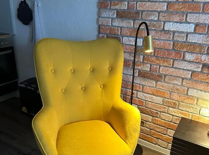 Angebot - Modern & Gemuetlich Mit Parkplatz, Balkon, Wifi, Waschmaschine - 5min Zum Schloss Neukirchen (Erzgebirgskreis)